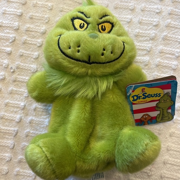 Dr. Seuss “The Grinch” Bundle. The Grinch & Max plush, mini string lights & cup - Picture 3 of 5